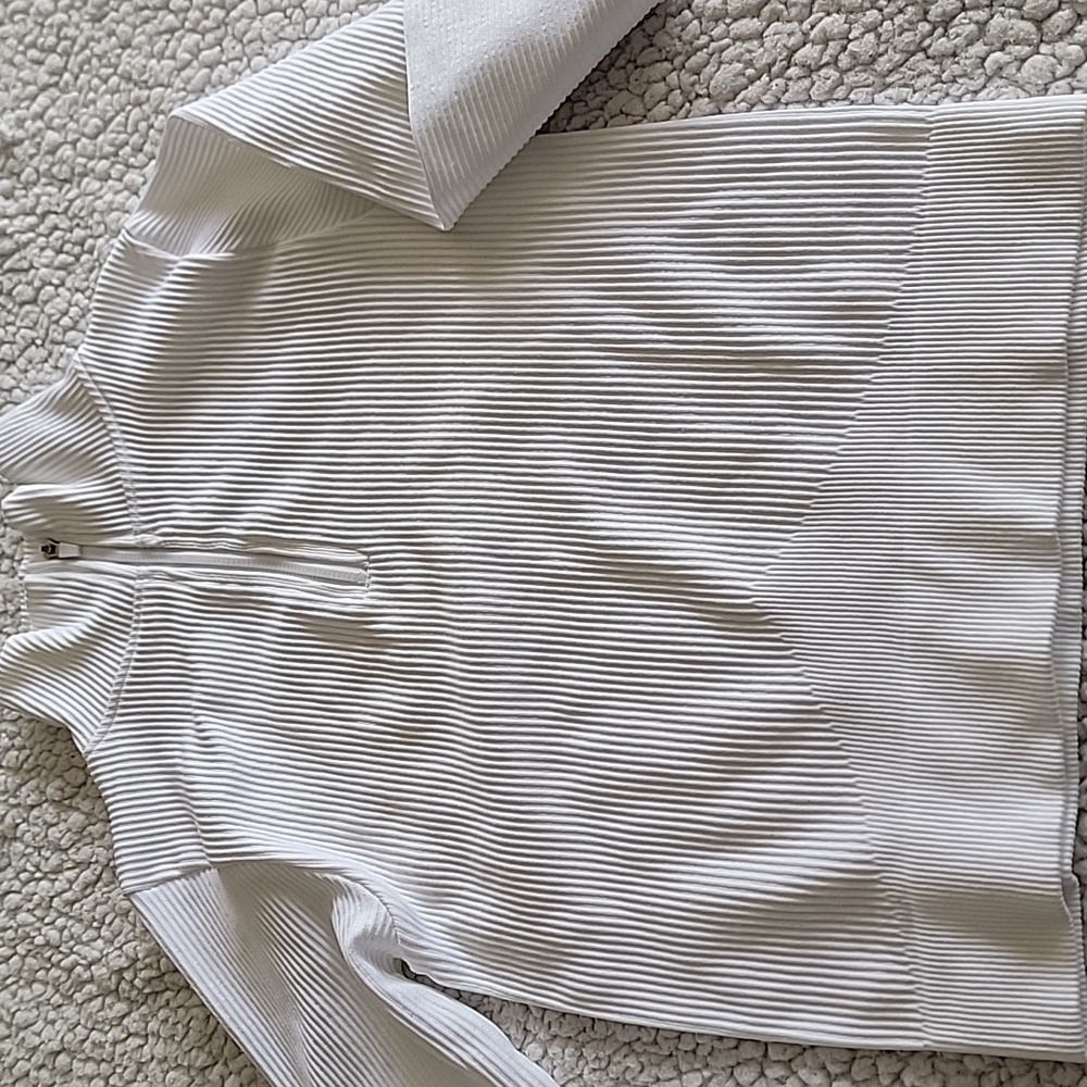 Elegant White Women's Turtleneck Sweater - Picture 4 of 5